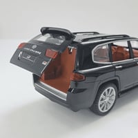 مجسم سيارة حديد تويوتا لاندكروزر LC300 (2021+)