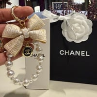 ميداليه شانيل لون اوف وايت