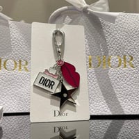 ميداليه ديور الجديدة مع الكيس