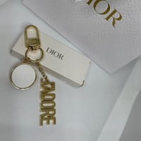 ميدالية ديور مع الكيس