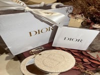 ميدالية + مراية من ديور مع الكيس