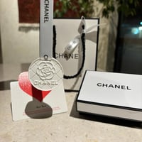 تعليقة شانيل