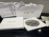 مراية فاخرة من ديور مع البوكس والكيس