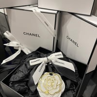 تعليقة شانيل مع البوكس والكيس