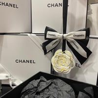 تعليقة شانيل مع البوكس والكيس