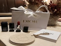 ميدالية + مراية من ديور مع الكيس