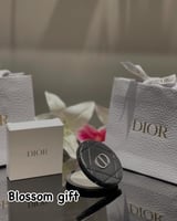 مراية ديور جلد اسود+ كيس