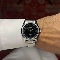 أسود