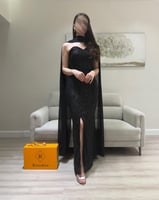 فستان أسود كلاسكيي بتطريز دانتيل والترتر اللامع