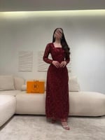 فستان أحمر داكن تول مطرز