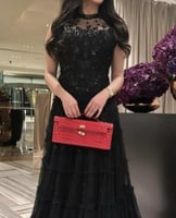 فستان اسود مطرز