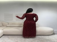 فستان أحمر داكن تول مطرز