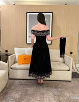 فستان اسود بكلفه