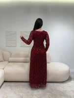 فستان أحمر داكن تول مطرز