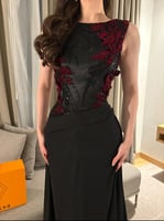 فستان أسود تول بطريزات بالخرز الأسود