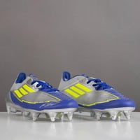 جزمة كرة قدم Adidas