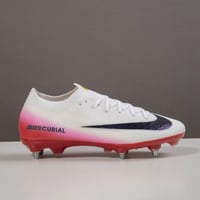 جزمة كرة قدم Nike