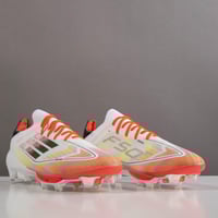 جزمة كرة قدم Adidas