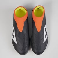 جزمة كرة قدم شبابي