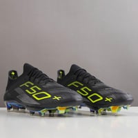 جزمة كرة قدم Adidas