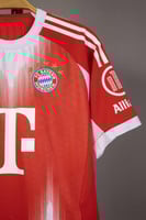 طقم بايرن ميونخ الاساسي 2025/2026