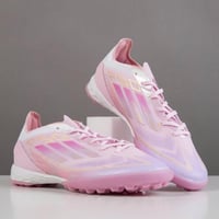 جزمة كرة قدم Adidas