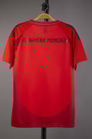 طقم بايرن ميونخ الاساسي 2024/2025