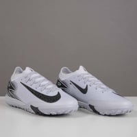 جزمة كرة قدم Nike