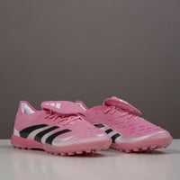 جزمة كرة قدم Adidas