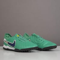 جزمة كرة قدم Nike