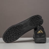 جزمة كرة قدم Adidas