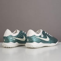 جزمة كرة قدم Nike