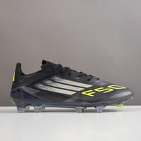 جزمة كرة قدم adidas