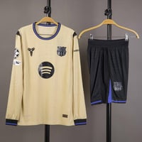 طقم برشلونة الاساسي كم طويل 2026/2025