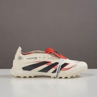 جزمة كرة قدم Adidas