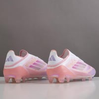 جزمة كرة قدم Adidas