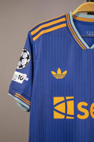 قميص نيوكاسل الاحتياطي 2025/2026 بشعار