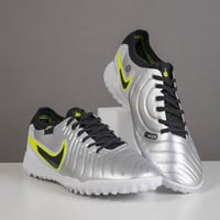 جزمة كرة قدم Nike