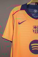 قميص برشلونة الاحتياطي 2026/2025