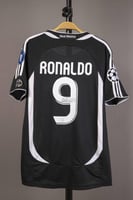 طقم ريال مدريد كلاسيكي 2006/2007