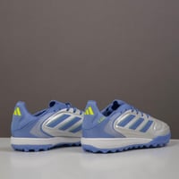 جزمة كرة قدم Adidas