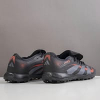 جزمة كرة قدم Adidas