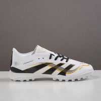 جزمة كرة قدم Adidas