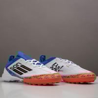 جزمة كرة قدم Adidas