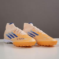 جزمة كرة قدم Adidas