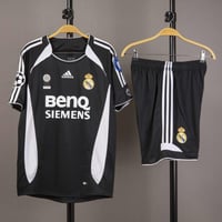 طقم ريال مدريد كلاسيكي 2006/2007