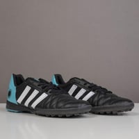 جزمة كرة قدم Adidas