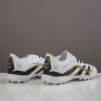 جزمة كرة قدم Adidas