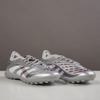 جزمة كرة قدم Adidas