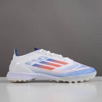 جزمة كرة قدم Adidas